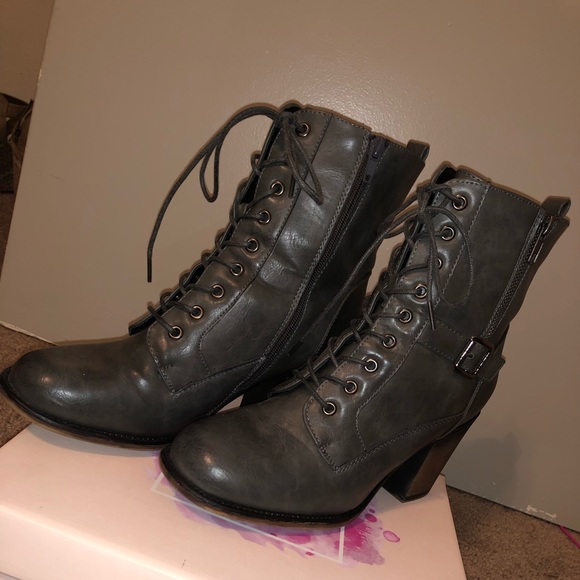 Black/gray wash healed boot - Picture 2 of 5